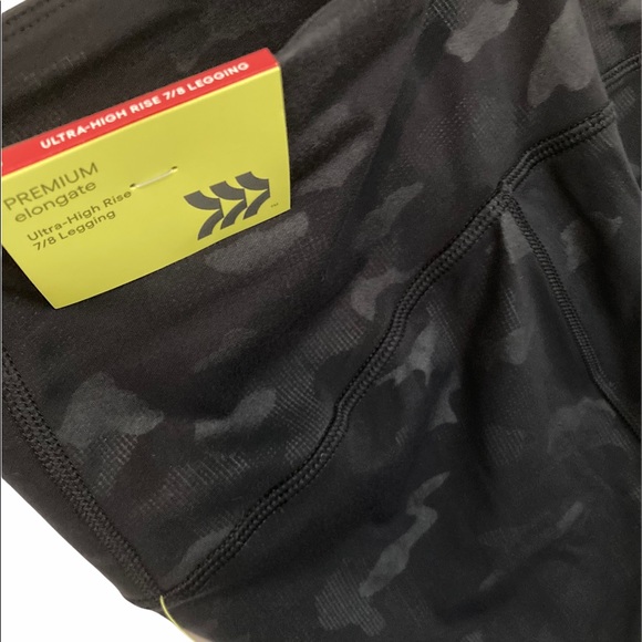 All in Motion™‎ Women's Premium Elongate Ultra High-Rise Black Camo - Picture 7 of 9